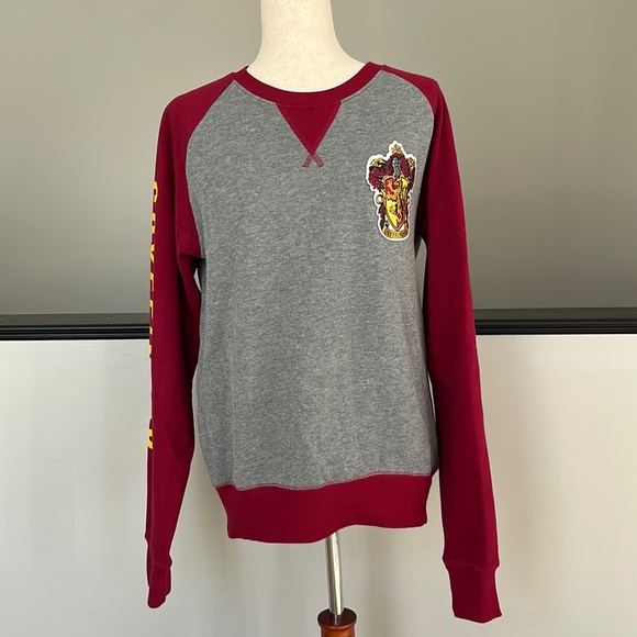 Universal Studios Wizarding World Harry Potter Gryffindor Crewneck Sweatshirt‎ - Picture 1 of 6
